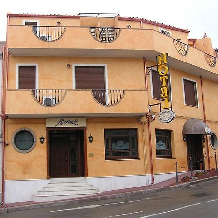 Hotel Mistral Portoscuso Extérieur photo