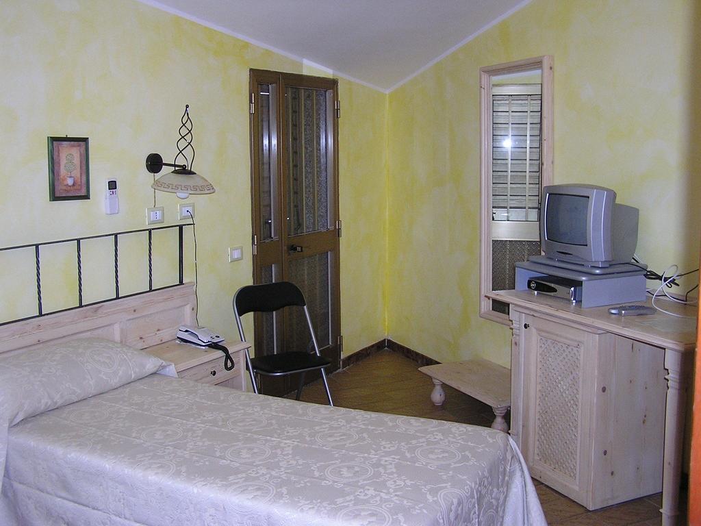 Hotel Mistral Portoscuso Chambre photo
