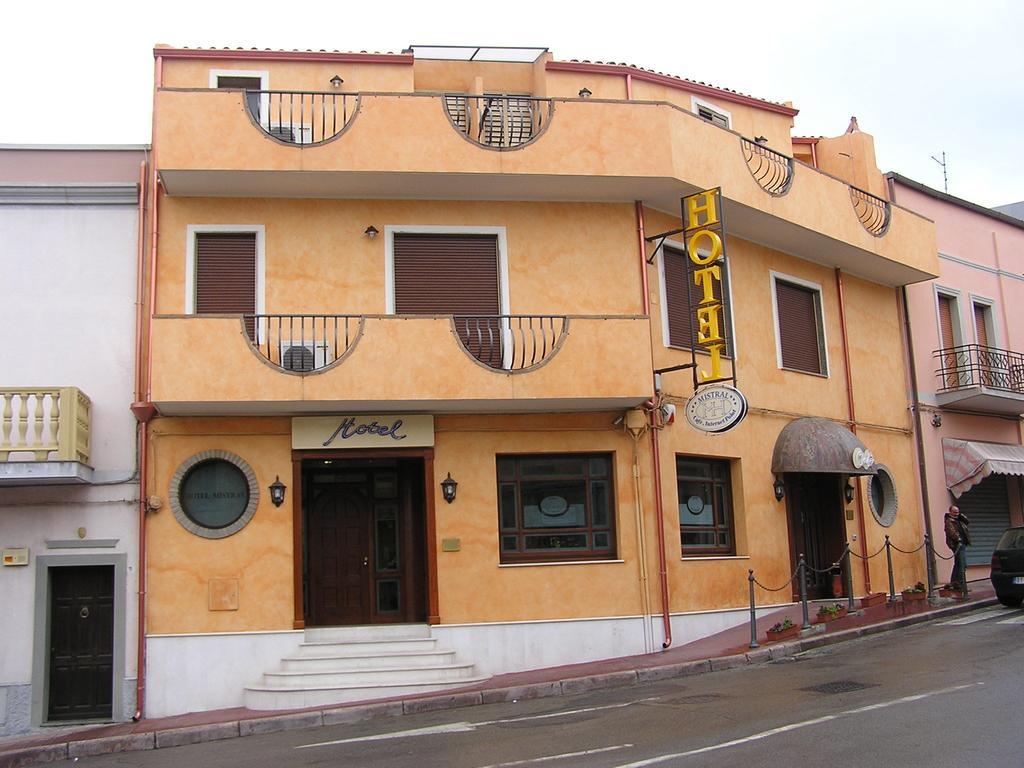 Hotel Mistral Portoscuso Extérieur photo
