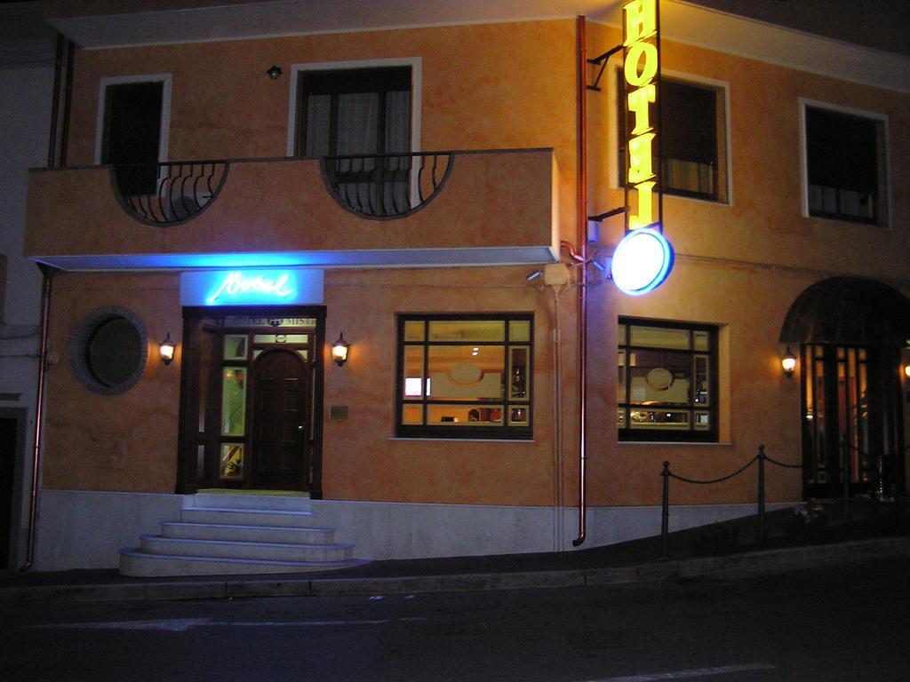 Hotel Mistral Portoscuso Extérieur photo