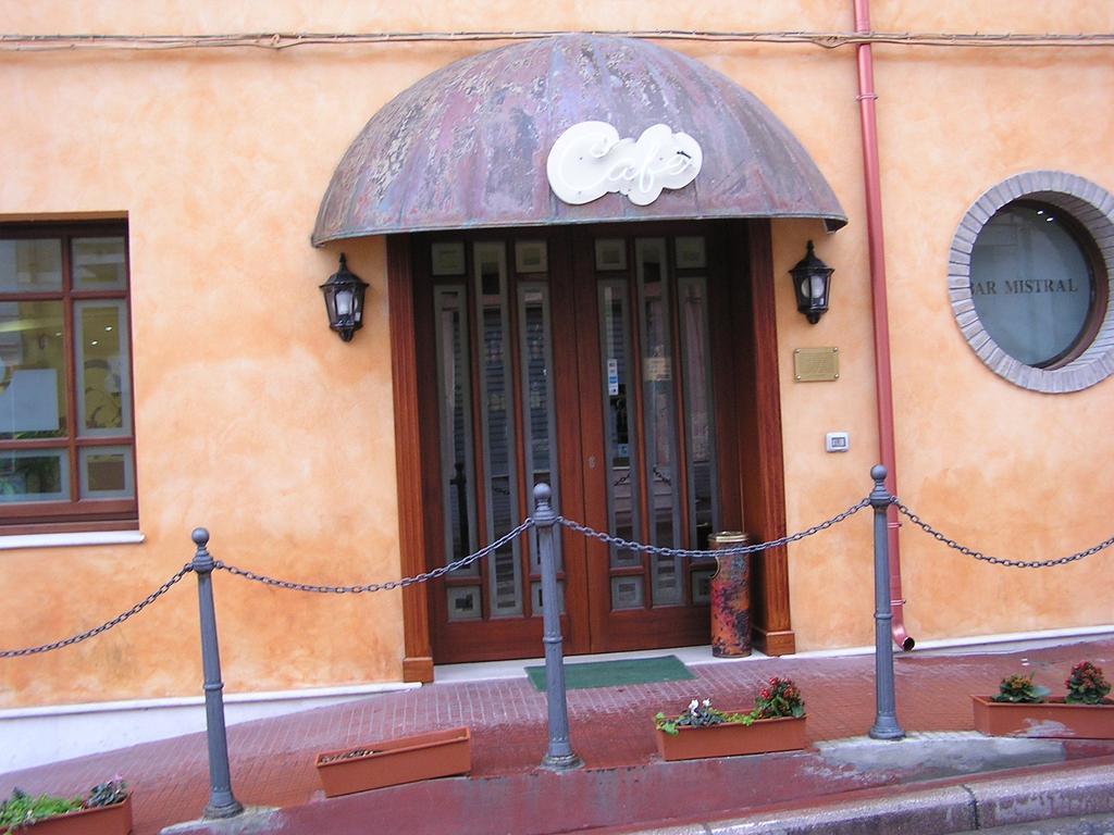 Hotel Mistral Portoscuso Extérieur photo